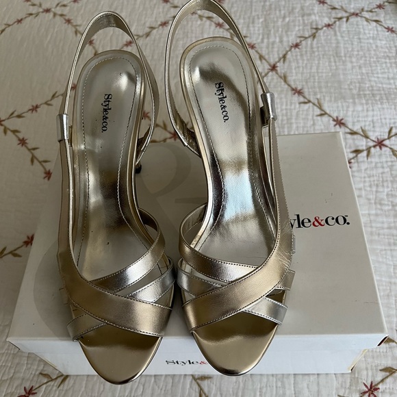 🌸Silver strapy heels. Style & Co - Picture 6 of 8